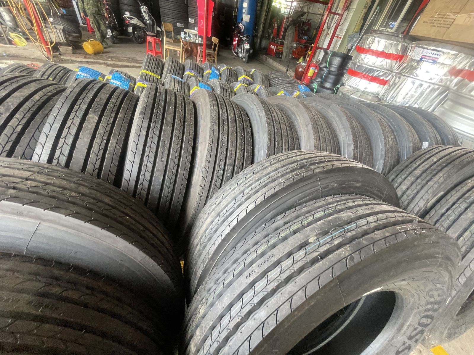 CUNG CẤP LỐP XE CHÍNH HÃNG - LỐP XE TẢI, XE BEN, XE CONTAINER ( BỐ KẼM) - TẠI TP. THANH HÓA